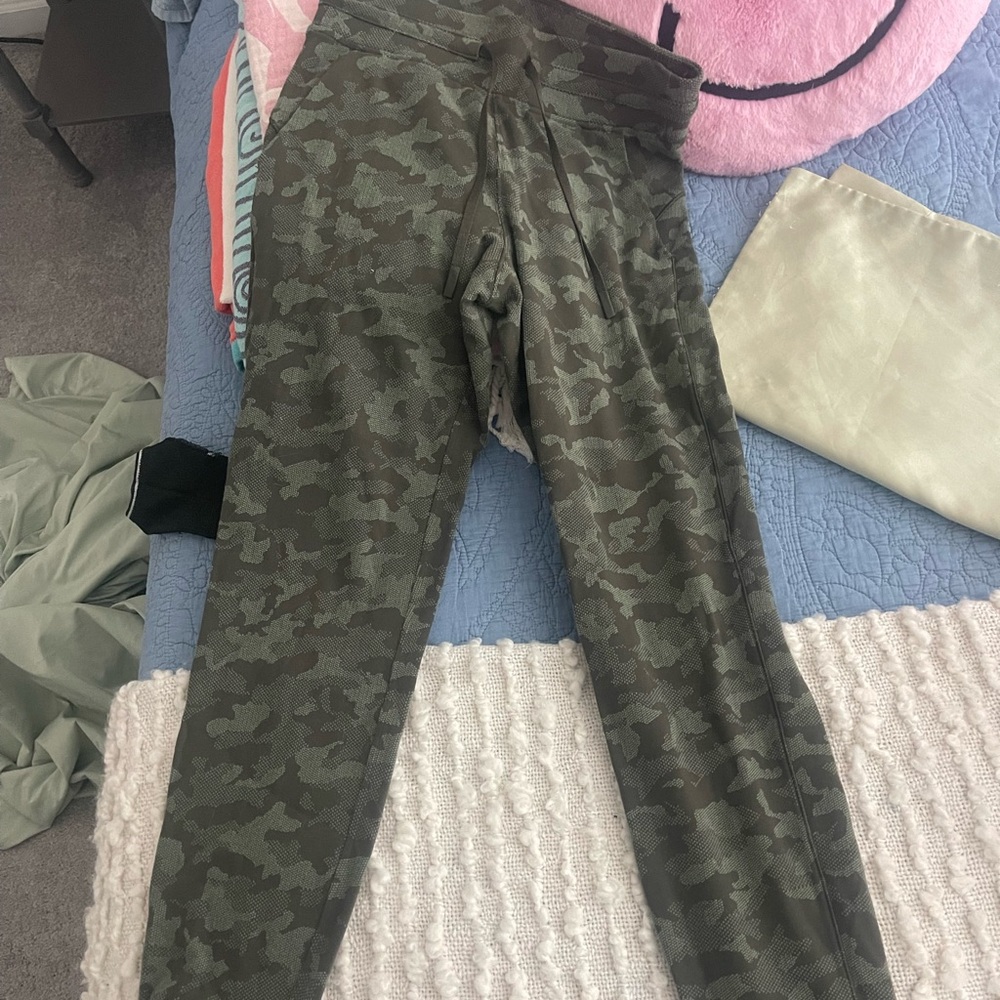 Lululemon joggers size 6
